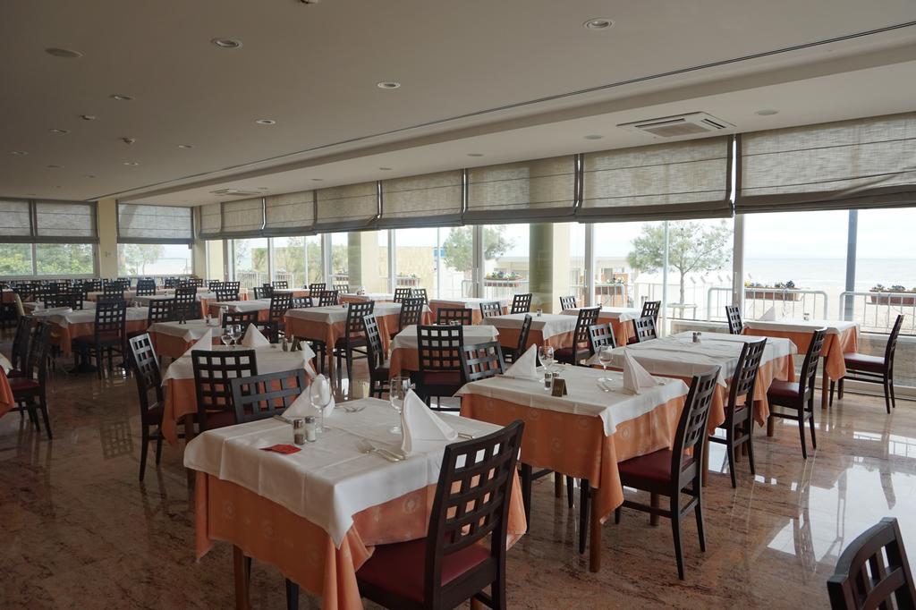 Hotel Columbus Lignano Sabbiadoro Eksteriør bilde